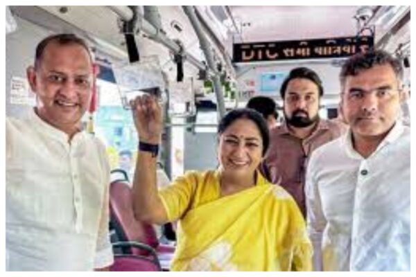 delhi-cm-rekha-gupta-metro-monday-fuel-conservation-appeal-work-from-home-rules